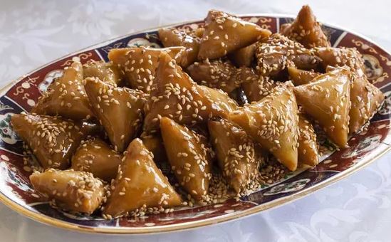 الحلويات المغربية التقليدية السهلة نقدمها لك بالخطوات المصورة والمقادير